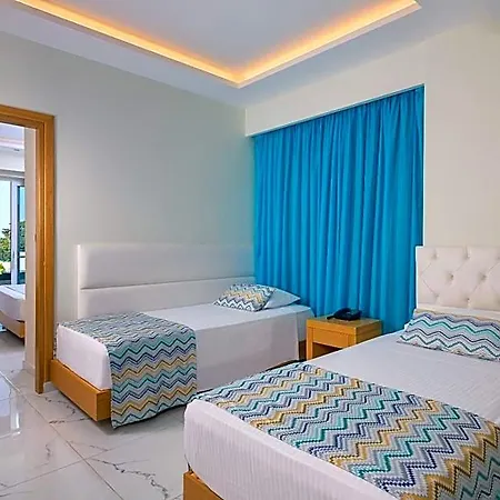 Oceanis Park 4*