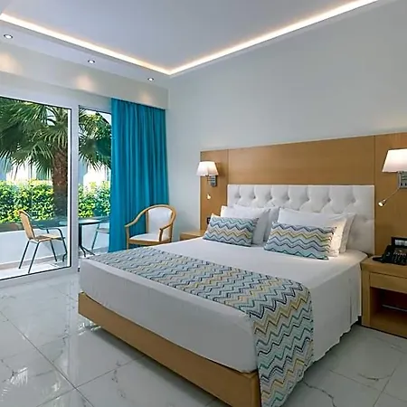 Oceanis Park 4*